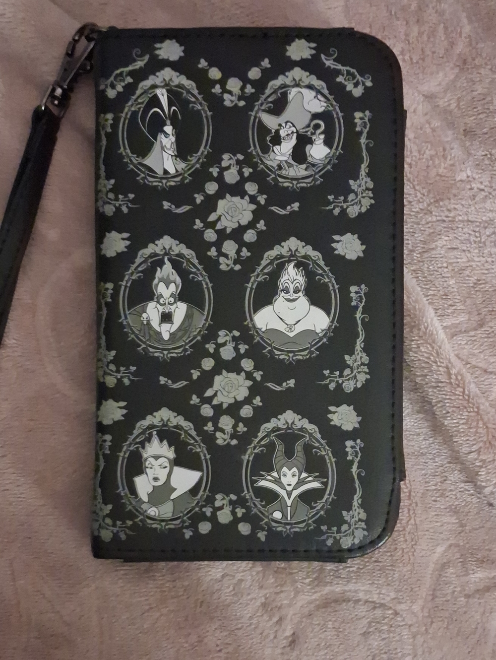 Loungefly Black Villains Portrait Zip Wristlet